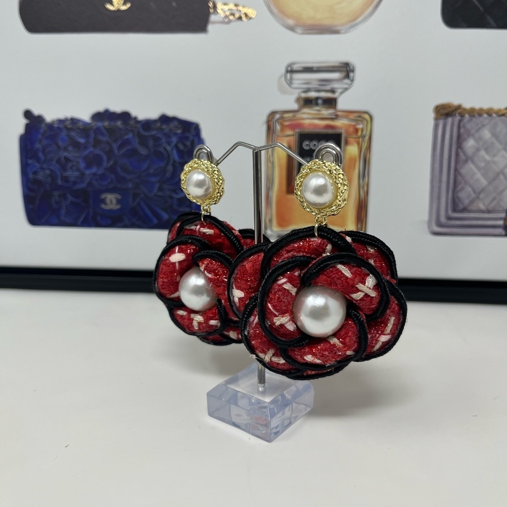 Camellia  Earrings NWT - Picture 4 of 4